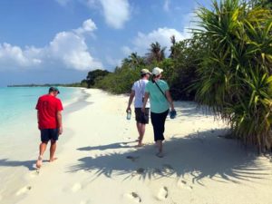 Volunteers exploring Kelaa beach