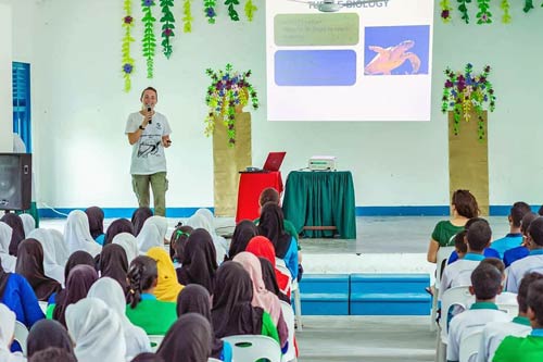 Dr Claire Lomas speaking at the Vaavoshi Turtle Festival 2019